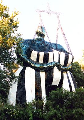 Foto von einer Justitia als überlebensgroße Kunstskulptur